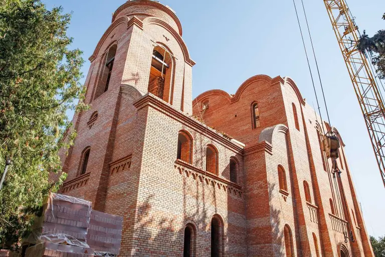 В день памяти святого благоверного князя Александра Невского состоится установка куполов на строящийся храм