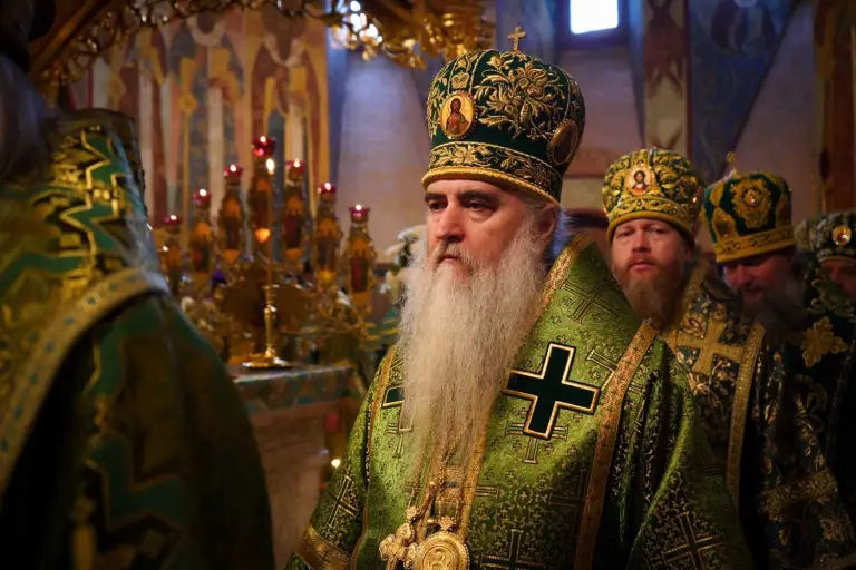 Божественная литургия в Успенском соборе Троице-Сергиевой Лавры