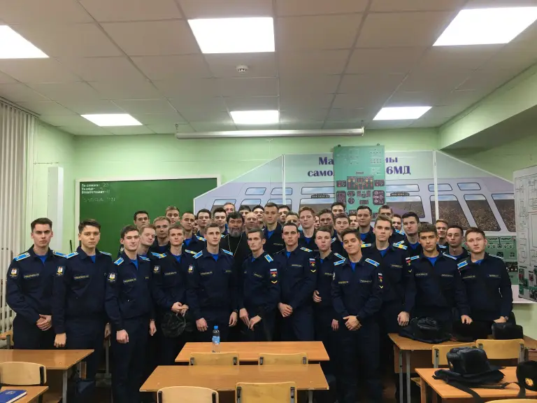 В военном учебном центре проходят беседы со священником