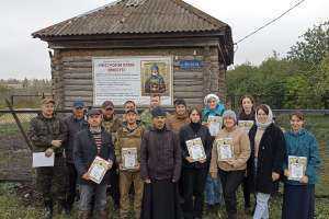 Православная молодежь помогает строящемуся храму села Березовка
