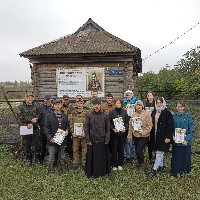 Православная молодежь помогает строящемуся храму села Березовка