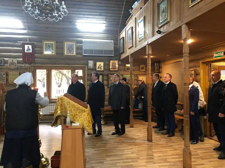 Губернатор области Алексей Русских и председатель ИППО Сергей Степашин посетили строящийся храм во имя святого Александра Невского
