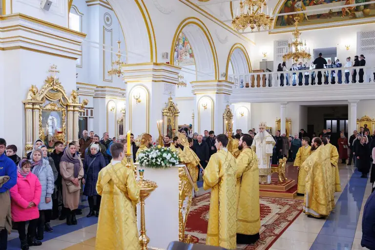 Божественная литургия в Спасо-Вознесенском кафедральном соборе Ульяновска