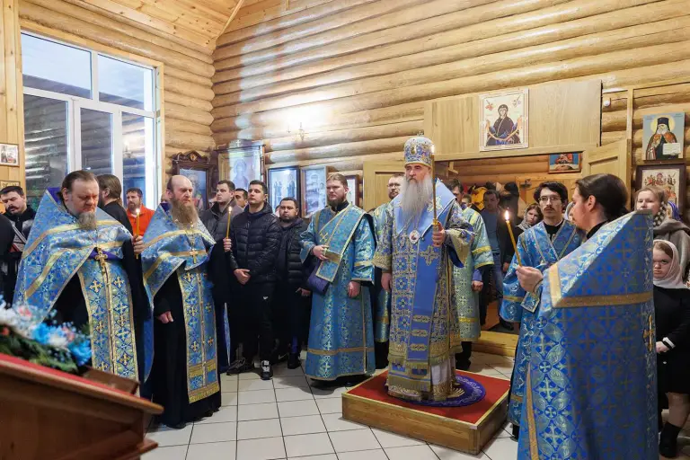 Всенощное бдение в храме в честь Казанской иконы Божией Матери в Ульяновске