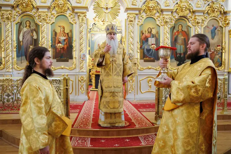 Божественная литургия в Спасо-Вознесенском кафедральном соборе Ульяновска