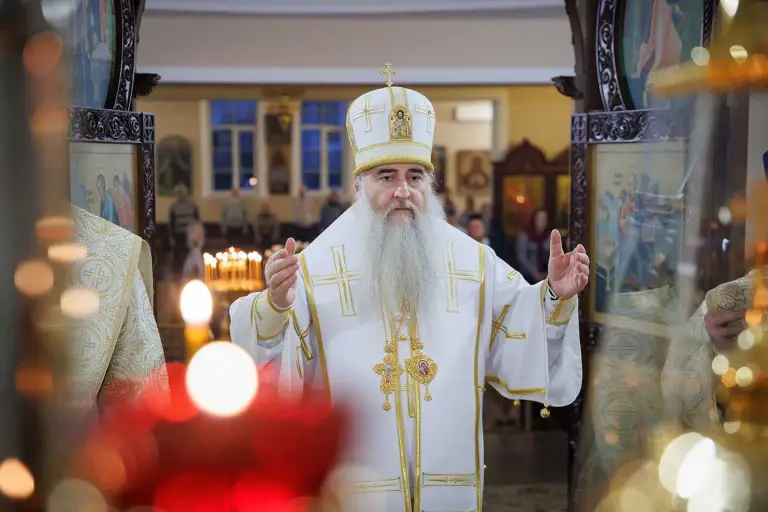 Божественная литургия в храме во имя Трех святителей Ульяновска