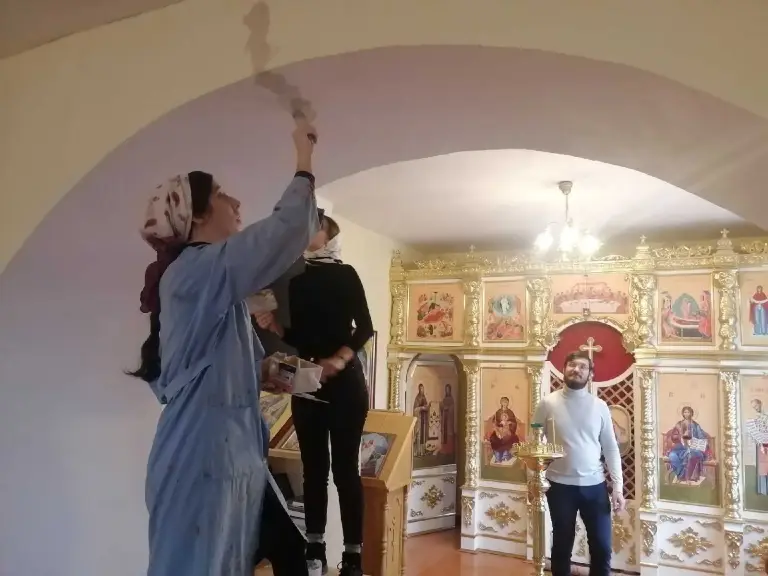 Православные добровольцы совершили трудовые десанты в с. Березовка и в с. Анненково-Лесное