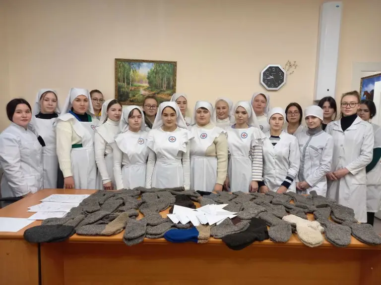 Сестры милосердия связали 260 пар носков для отправки в зону конфликта