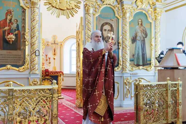 Божественная литургия в Спасо-Вознесенском кафедральном соборе Ульяновска