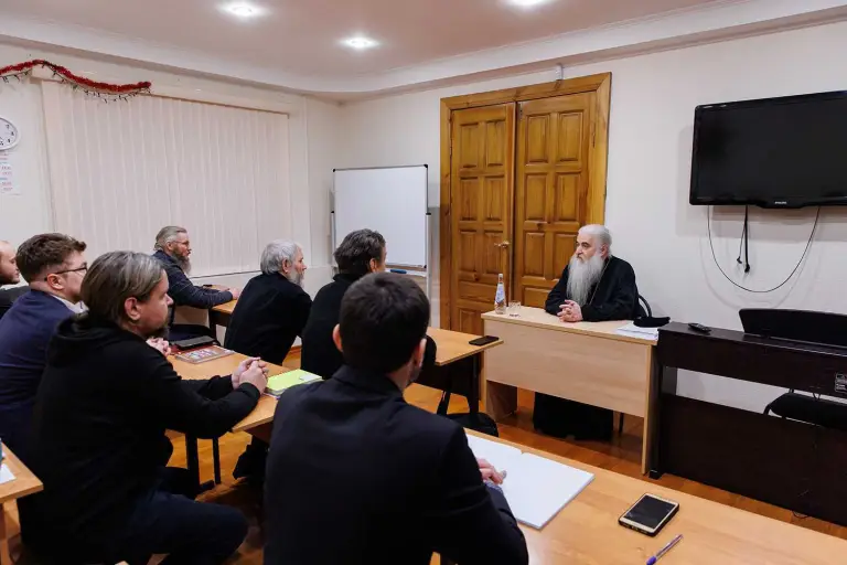 Митрополит Лонгин встретился с учащимися Центра подготовки церковных специалистов