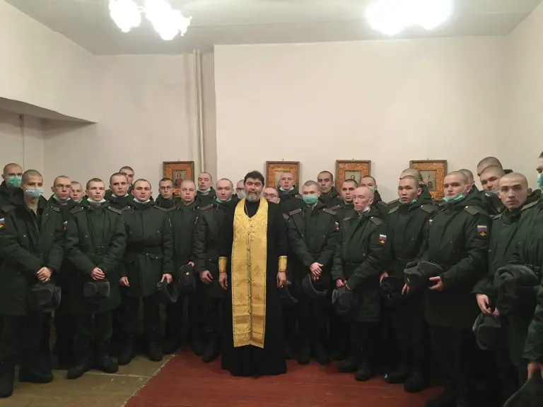 В учебном центре войск связи совершен молебен