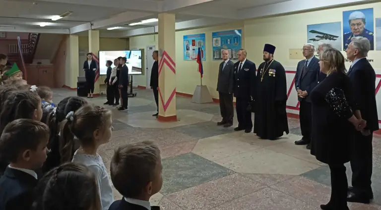 В школе почтили память генерала армии Петра Дейнекина