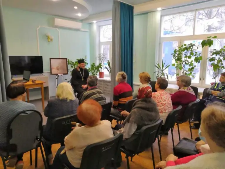 В центре «Исток» прошла встреча с участниками клуба активного долголетия