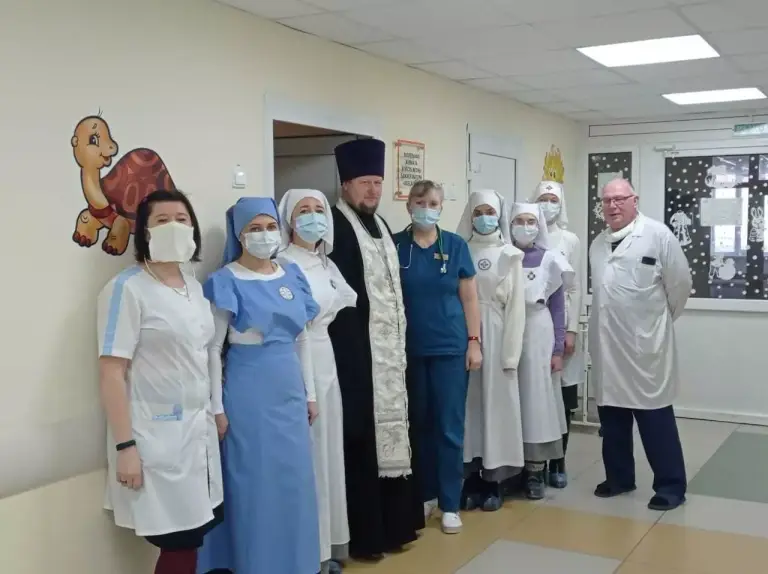 Пациенты онкологического отделения областной детской больницы причастились Святых Христовых Таин