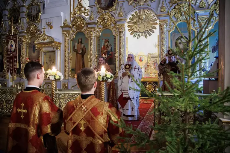 Божественная литургия в Спасо-Вознесенском кафедральном соборе Ульяновска