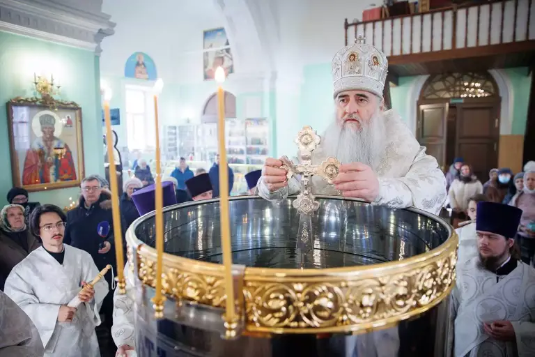 Царские часы, Изобразительны, Великая вечерня и Божественная литургия в Воскресенско-Германовском храме Ульяновска