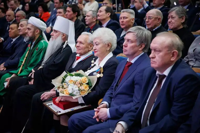 Митрополит Лонгин посетил торжественное мероприятие, посвященное 80-й годовщине Ульяновской области