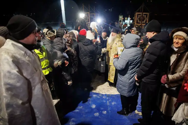 Крестный ход и чин Великого освящения воды на Свияге