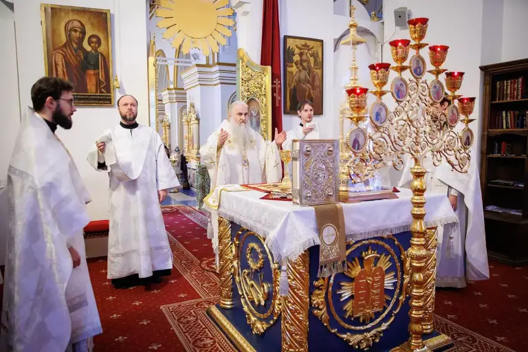 Божественная литургия в Спасо-Вознесенском кафедральном соборе Ульяновска