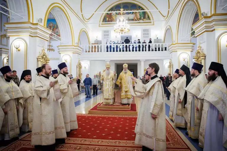 Митрополит Лонгин и Епископ Филарет совершили богослужение в Спасо-Вознесенском кафедральном соборе