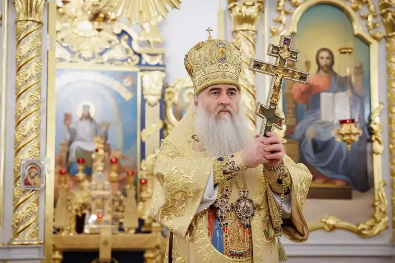 Митрополит Лонгин совершил Великую Рождественскую вечерню