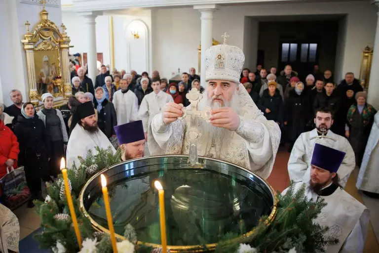 «Дар освящения»: в день Богоявления в храмах епархии совершены праздничные богослужения и чин Великого освящения воды