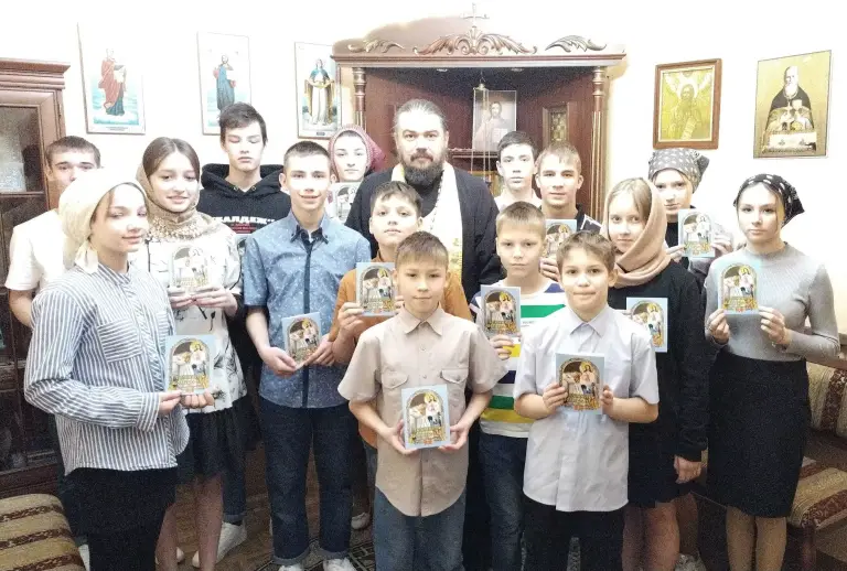 В праздник Крещения священник посетил детский дом