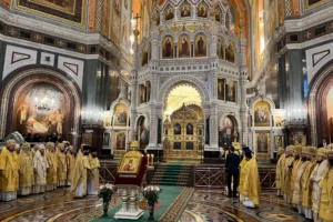 Божественная литургия в кафедральном храме Христа Спасителя в Москве
