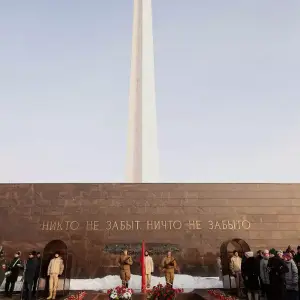 0202_stlngrd52