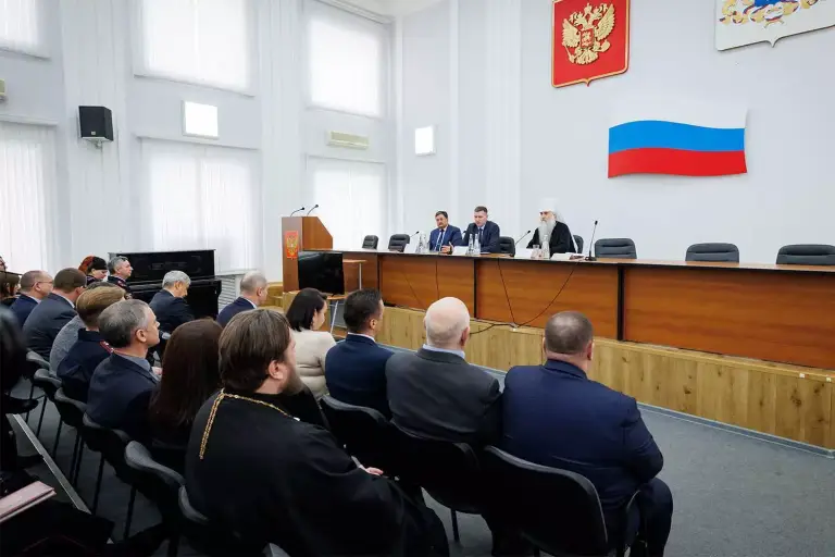 Глобальные вызовы и духовный выбор человека: прошла встреча Митрополита Лонгина с сотрудниками УМВД