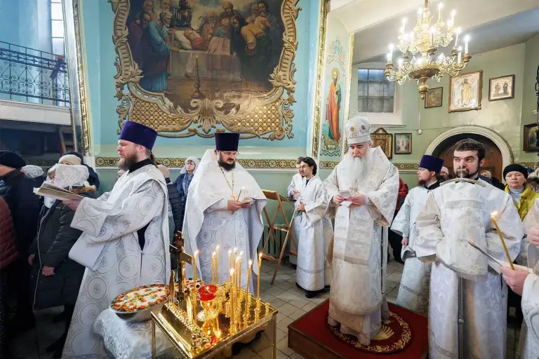 Божественная литургия и панихида на архиерейском подворье — храме в честь Воскресения Христова в Ульяновске