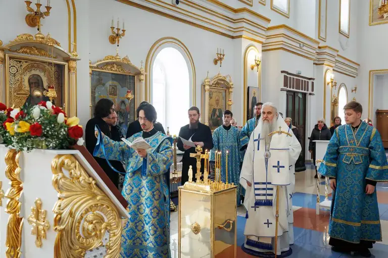 Божественная литургия в Спасо-Вознесенском кафедральном соборе Ульяновска