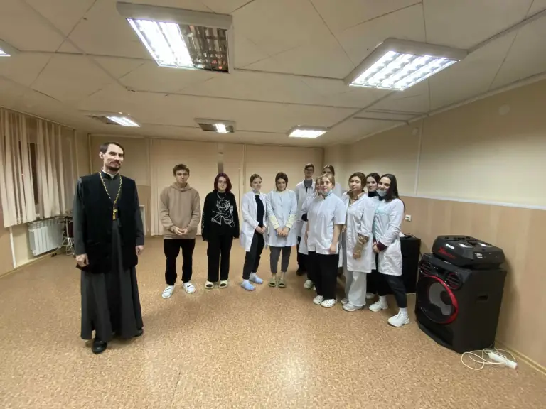 В Ульяновском фармацевтическом колледже прошла встреча со священником
