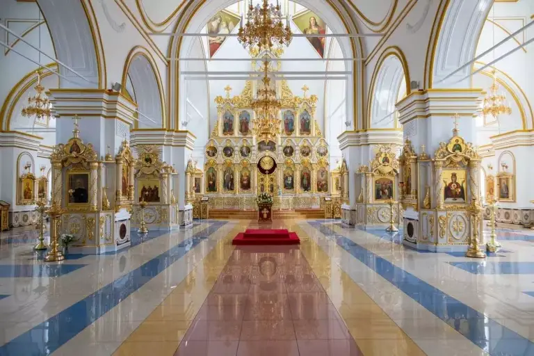 О символике внутреннего убранства храма