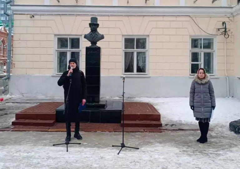 Руководитель молодежного отдела принял участие в возложении цветов к памятнику А.С. Пушкина