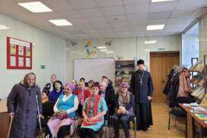 Священник посетил Ульяновскую областную библиотеку для слепых