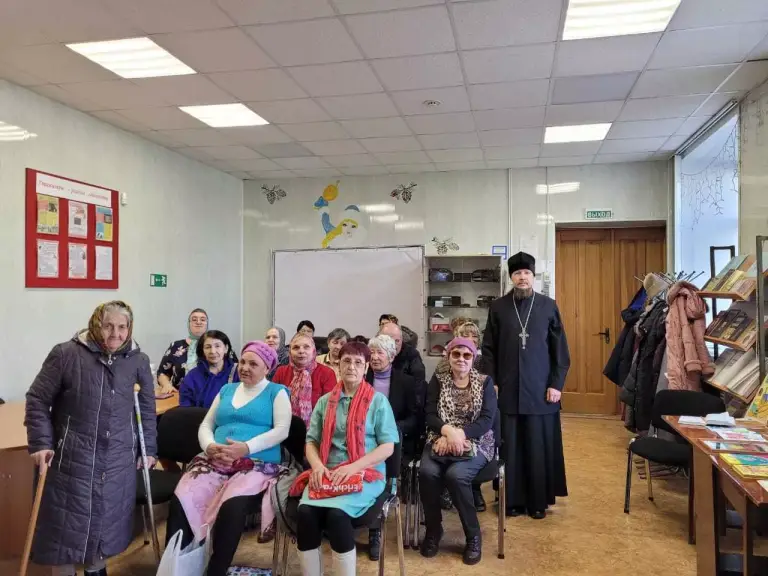 Священник посетил Ульяновскую областную библиотеку для слепых