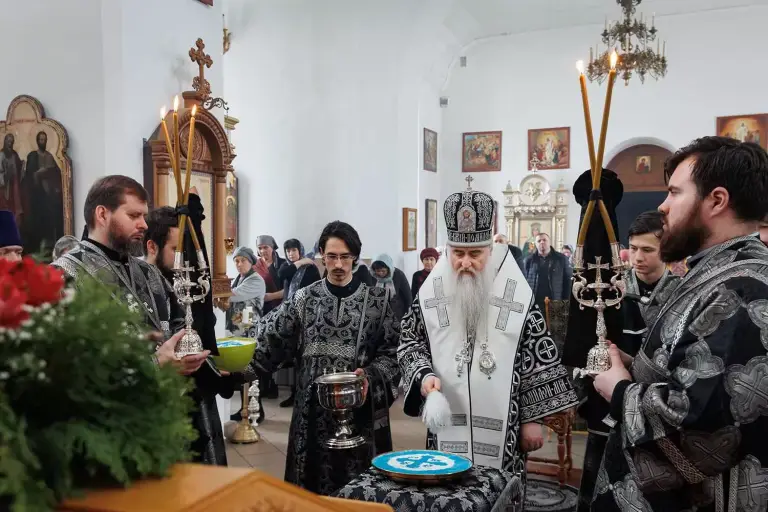 Литургия Преждеосвященных Даров в кафедральном соборе в честь Преображения Господня в Новоспасском