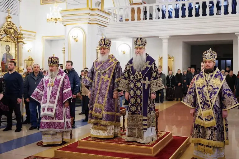 Божественная литургия в Спасо-Вознесенском кафедральном соборе Ульяновска