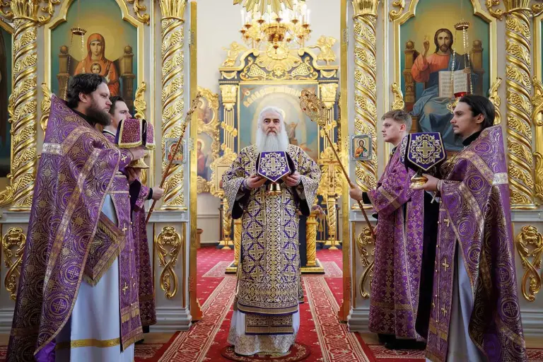 Божественная литургия в Спасо-Вознесенском кафедральном соборе Ульяновска