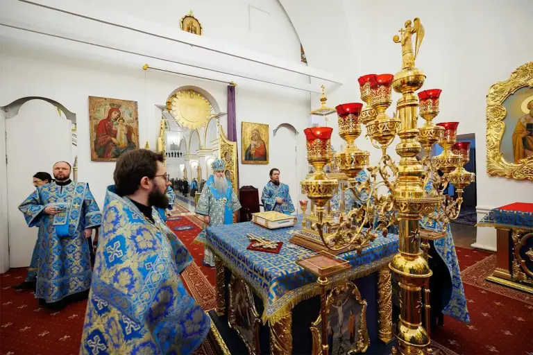 Утреня с чтением акафиста Пресвятой Богородице в Спасо-Вознесенском кафедральном соборе Ульяновска