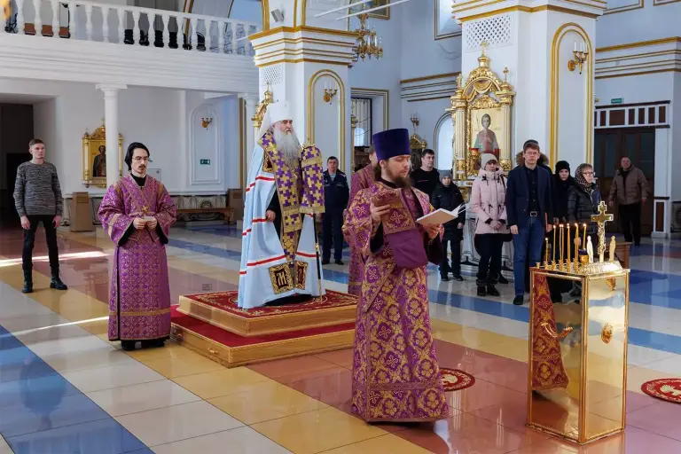 Митрополит Лонгин совершил панихиду по погибшим воинам
