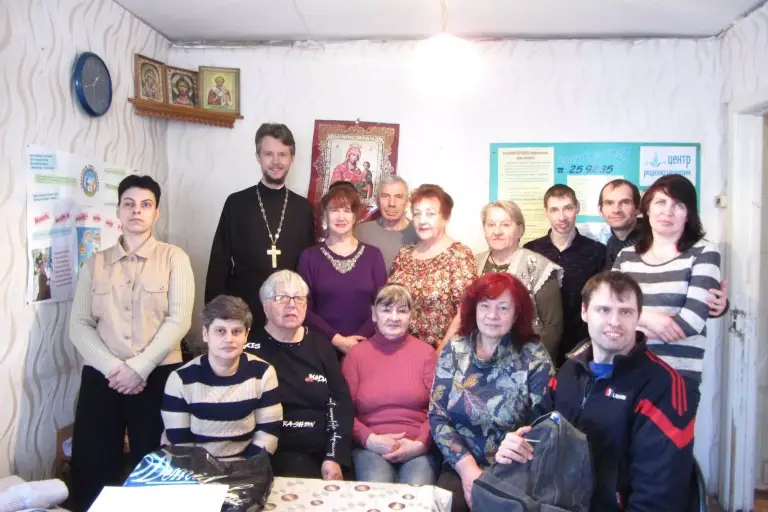 Священник и православные добровольцы встретились с подопечными организации «Левый берег»