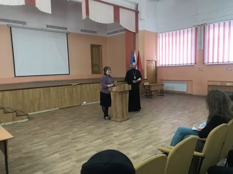 Священник рассказал родителям школьников о модуле «Основы православной культуры»