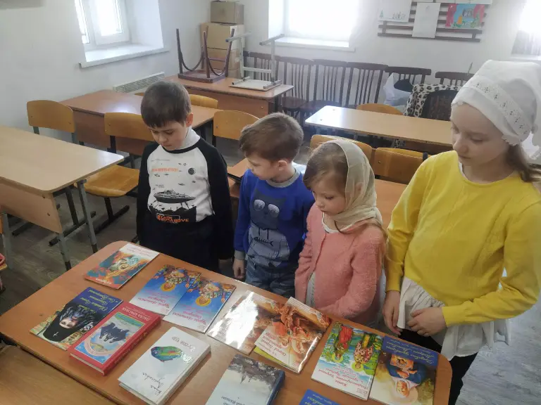 В воскресной школе храма Сретения Господня прошла выставка для детей
