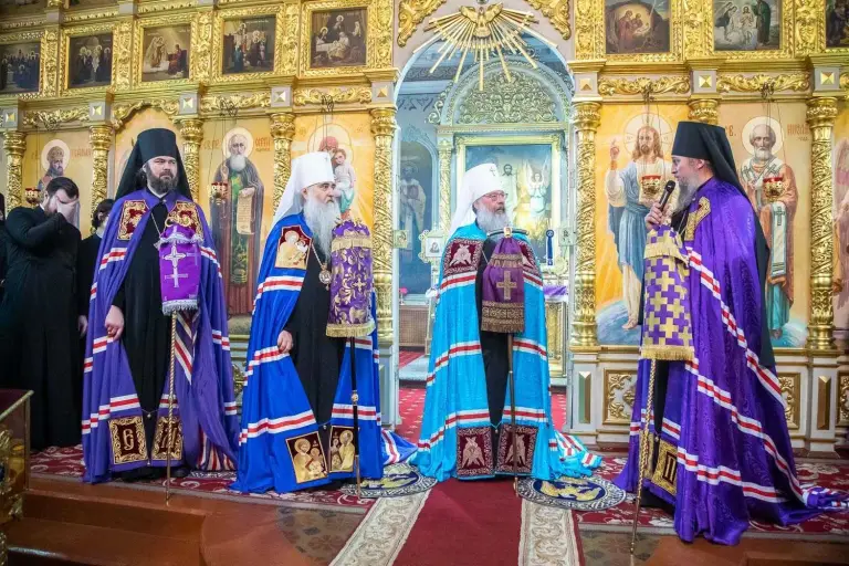 Божественная Литургия в Свято-Никольском кафедральном соборе Чистополя