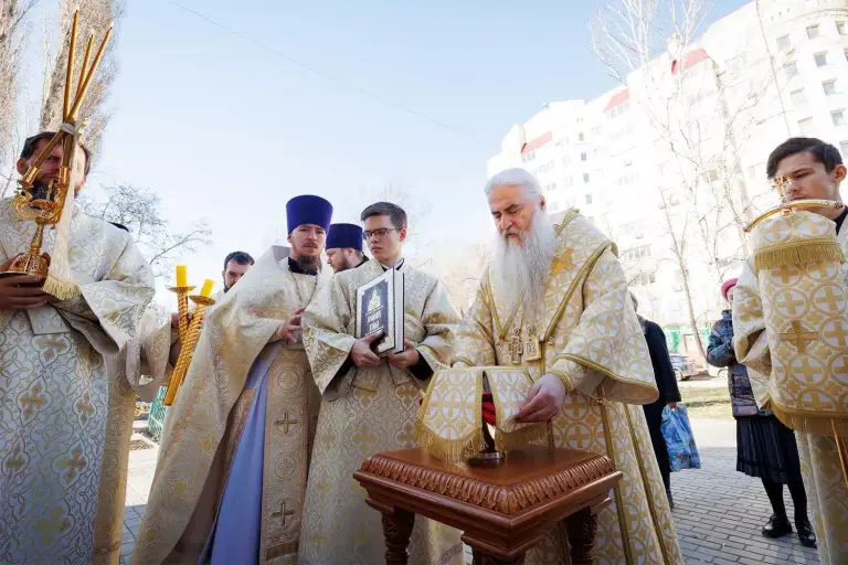Великое освящение и Божественная литургия в храме в честь иконы Божией Матери «Неупиваемая чаша» при Областной клинической наркологической больнице г. Ульяновска