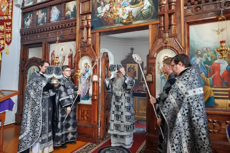 Литургия Преждеосвященных Даров в храме в честь Сошествия Святого Духа на Апостолов г. Ульяновска