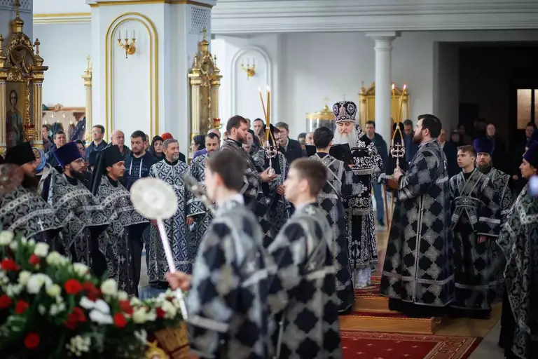 Вечерня с выносом Плащаницы Спасителя в Спасо-Вознесенском кафедральном соборе г. Ульяновска