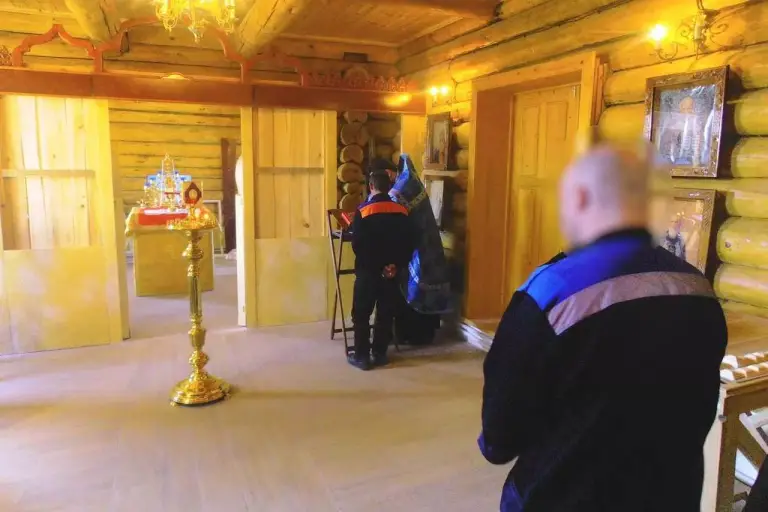 В храме в честь иконы Божией Матери «Споручница грешных» на территории исправительной колонии № 8 совершено праздничное богослужение
